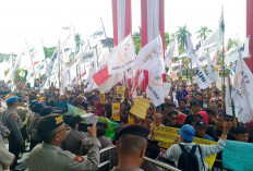  Kantor DPRD Provinsi Jambi Disegel, Massa Protes Penggusuran oleh Satgas PKH