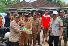 Wakil Bupati Jun Mahir Dampingi Gubernur Al Haris, Berikan Bantuan Korban Banjir di Desa Sarang Burung