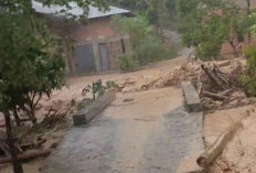 Banjir Hantam Jalan Nasional di Pengasi Lama