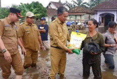 Pamkab Muaro Jambi Peduli Korban Banjir, Sambangi Warga Desa Tantan Berikan Sembako