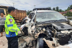  Fortuner Beradu Kambing dengan Truk, Korban Alami Luka-luka 