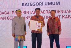 Pj Bupati Muaro Jambi Raden Najmi Terima Anugrah Pandu Negeri 2024 