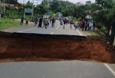 Jalinsum Jambi-Sumbar Putus Total, Amblas Sedalam 10 meter 