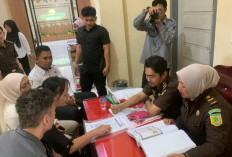 Gunakan Visa Kunjungan Malah Lakukan Perdagangan, Kejari Sungai Penuh Tahan WNA Asal Tiongkok 