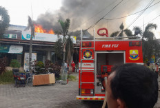 Update Kebakaran UIN Telanai: 12 Armada Dikerahkan Padamkan Api