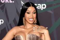 Cardi B Simpan Kenangan Kelahiran Anak Keempat Lewat Liontin dari Tali Pusar
