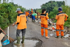  Antisipasi Ledakan Sampah Akibat Banjir DLH Tanjab Timur Siagakan Petugas 