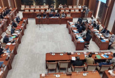 Komisi I DPR dan Menlu Bahas Konflik Geopolitik