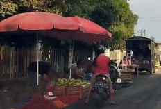 PKL Talang Banjar Kembali Penuhi Bahu Jalan, Macat Total karena Jalan Menyempit