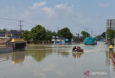 Belasan Kendaraan Masih Terjebak Banjir