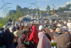 Demo PLTA Kerinci Ricuh Bentrok, Polisi Tembakkan Gas Air Mata