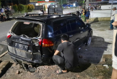 Gara-Gara Mengantuk, Satu Mobil Alami Laka Tunggal di Depan RS Baiturrahim Kota Jambi