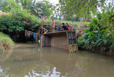 Truk Colt Diesel Terjun ke Sungai, Kecelakaan di Jalan Lintas Sumatera 