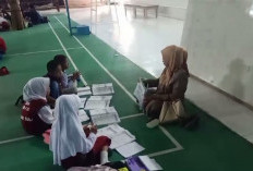 Murid SD 109/III Kerinci Belajar di Lantai, Gedung Sekolah Terus Menerus Terendam Banjir 