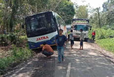 Jalan Alternatif Padang Lamo Rusak Parah, Warga Desak Pemerintah Lakukan Perbaikan 