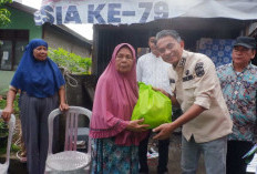 Jun Mahir Serahkan Bantuan Ke Korban Kebakaran di Jaluko