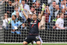 Man Utd 'Rampok' Emi Martinez