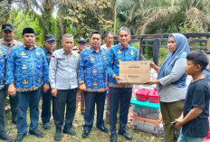 Wakil Bupati Jun Mahir Beri Bantuan Korban Kebakaran Di RT 4 Desa Kademangan