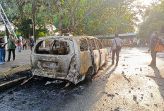 Kericuhan di DPRD Jambi, Mobil Dinas Terbakar, Mahasiswa dan Polisi Luka, Massa Tuntut Reformasi Polri