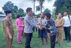 Kapolda Jambi Kunjungi Suku Anak Dalam, Berikan Bantuan Sosial  dan Jalin Silaturahmi di Sarolangun