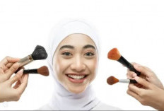 Membersihkan Brush Make Up