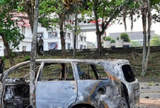 Unjuk Rasa di Jambi Ricuh, Mobil Dinas Dibakar dan Fasilitas DPRD Dirusak