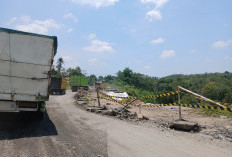 Pasca Longsor Jalan Nasional Belum Ada Perbaikan Membahayakan Pengguna Jalan Saat Melintas 