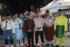 Polres Tanjab Barat turut ramaikan Festival Arakan Sahur Ramadhan 2025, Himbau Warga Jaga Kamtibmas