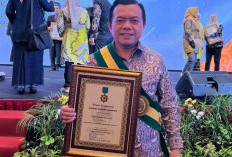 Al Haris Terima Penghargaan Bintang Abhinaya Jagadhita, Atas Jasa dan Kepeduliannya terhadap Pengembangan Kop