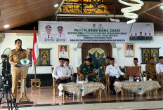 Bupati Fadhil Arief Salurkan Bantuan Zakat Pendidikan Lewat Program Batang Hari Cerdas