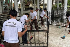 Anggota Geng Motor Diberi Sanksi Bersihkan Masjid