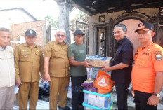 Wakil Bupati Muaro Jambi Serahkan Bantuan Kepada Korban Rumah Terbakar di Kasang Pudak Gerak Cepat Pemkab Muar