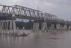 Tiga Orang Saksi Diperiksa, Tongkang Tabrak Jembatan Tembesi