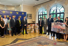 Kedubes Rusia Serahkan Paket Bantuan untuk Korban Banjir Sumatera