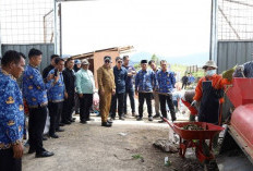  Tim Penilai Adipura Kementerian Lingkungan Hidup dan Kehutanan Tinjau TPST Renah Kayu Embun