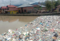 Sungai Batang Merao Dipenuhi Sampah Masyarakat Khawatir Terjadi Banjir