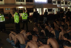 Bubarkan Puluhan Pelajar Pesta Miras di Hotel