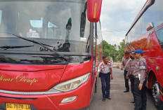Polres Tes Urine Sopir Bus, Memastikan Kelayakan Kendaraan Jamaah Haji 