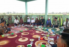 Bupati Fadhil Arief Hadiri Tradisi Sedekah Bubur Warga Pasar Terusan