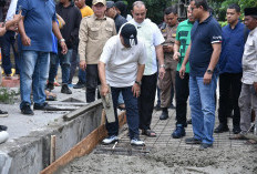 Maulana Kawal Langsung Pengerjaan Jalan, Dorong Percepatan dan Minta Warga Turut Awasi