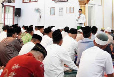 Bupati Batang Hari M. Fadhil Arief Salat Idul Adha di Masjid Miftahul Huda
