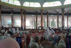 Banyak Warga Ikut Abadikan Momen Sakral, Pada Pernikahan Putri Sulung Gubernur Jambi Al Haris