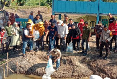 Wabup Khafidh Sebar 18.500 Benih Ikan di Pulau Rengas Ulu, Dorong Ketahanan Pangan Lokal