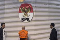 KPK Sita 150 Gram Emas dan Uang Asing  Milik Eks Dirut Taspen Antonius Kosasih