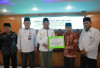 Serahkan Bonus Pemenang MTQ Tingkat Provinsi 