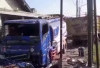 Gagal Nyalip, Truk Tangki Hantam Rumah Warga 
