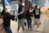 Istri Sah Gerebek Suami dan Pelakor di Bandara Usai Liburan, Videonya Viral