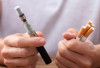 Rokok vs Vape, Mana yang Lebih Bahaya? Berikut Penjelasannya 