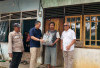 Hidayat, Kakanwil Ditjenpas Jambi Serahkan Bansos Door to Door