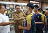Wako Alfin Lepas Tim Sepak Bola Turnamen U 15 Suratin CUP